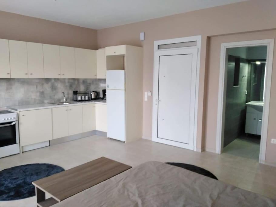 Brand New Spacious Studio Itea Luaran gambar